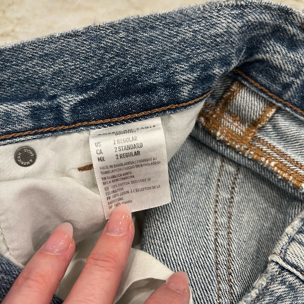 NEW American Eagle High Rise Mom Jeans Distressed Blown Out Blue 100% Cotton 2 - Picture 7 of 12